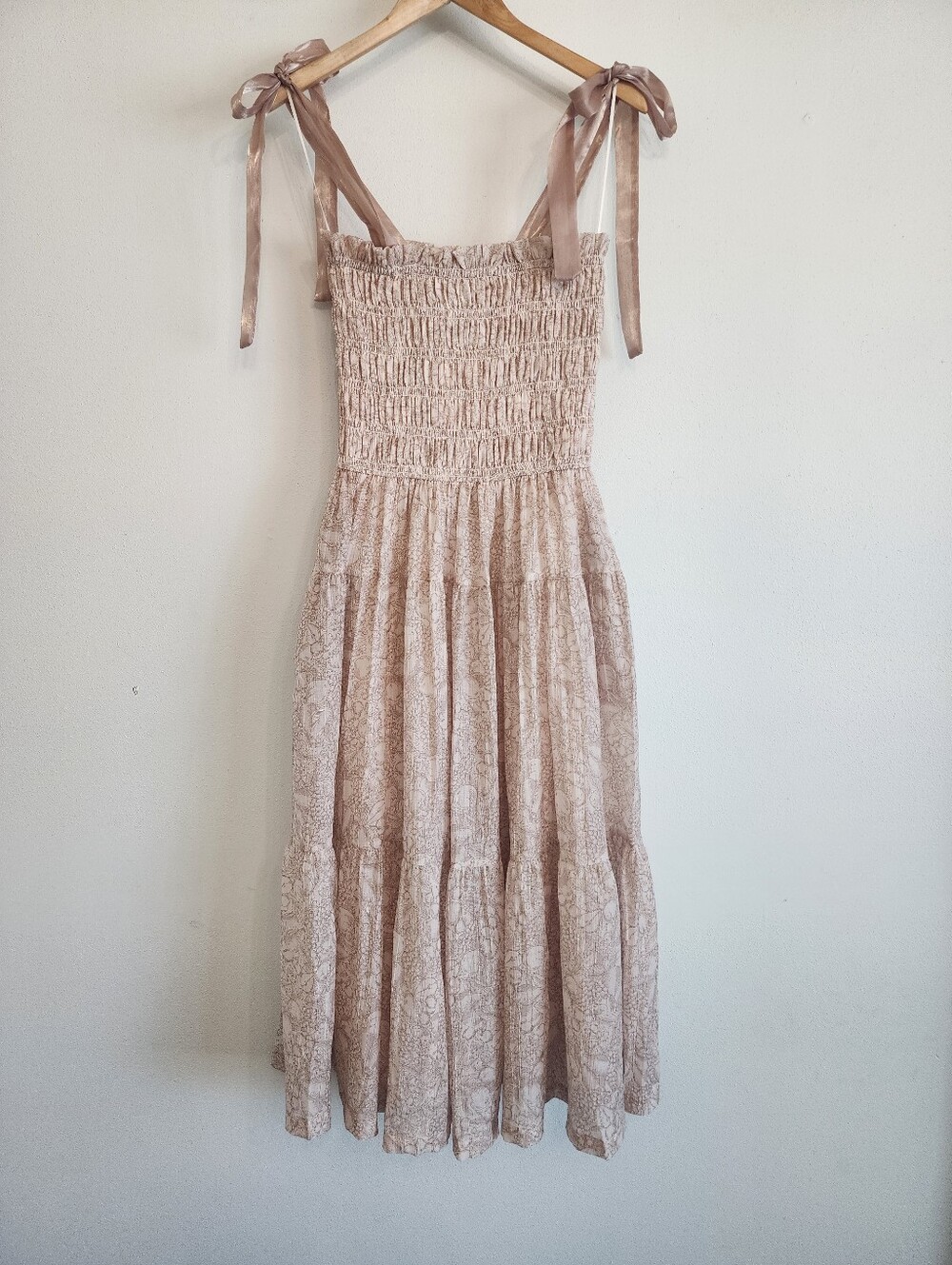 NWT En Saison Geraldine Maxi Dress Pink Champagne Smocked Tie Shoulder Tiered S - Picture 3 of 16